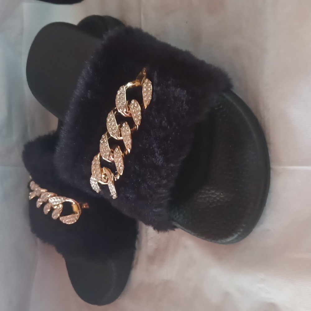 SLIPPER SANDALS/SLIDES